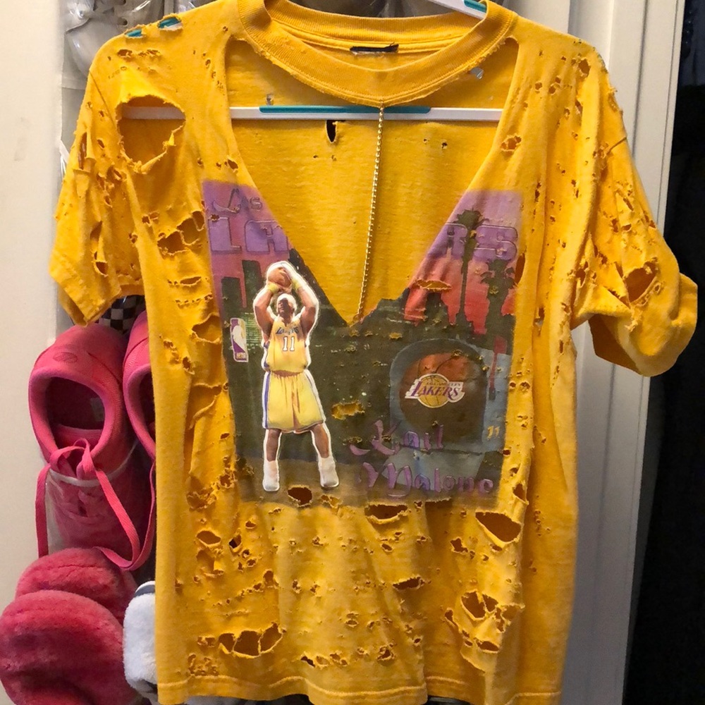 Lakers Custom distressed T-shirt with chain